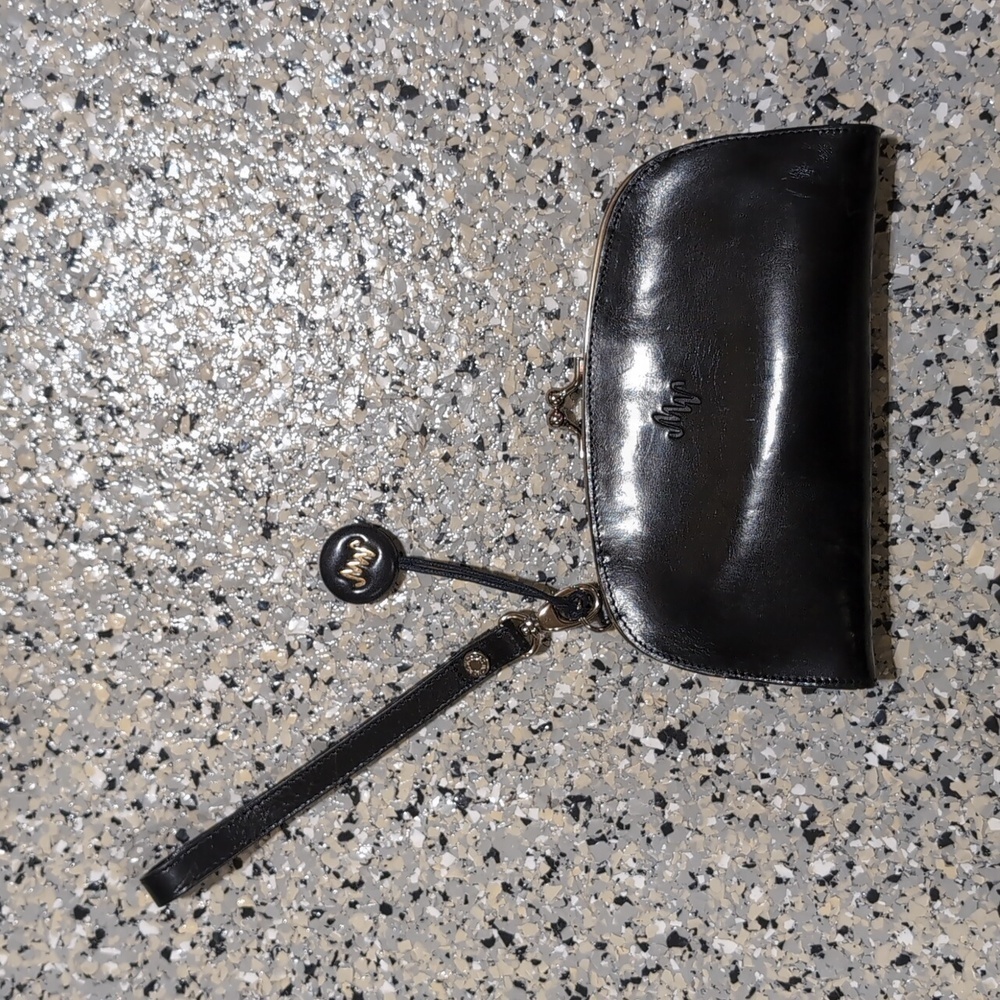 Monsac Black Leather Clutch w/Kisslock Closure and Wristlet Strap